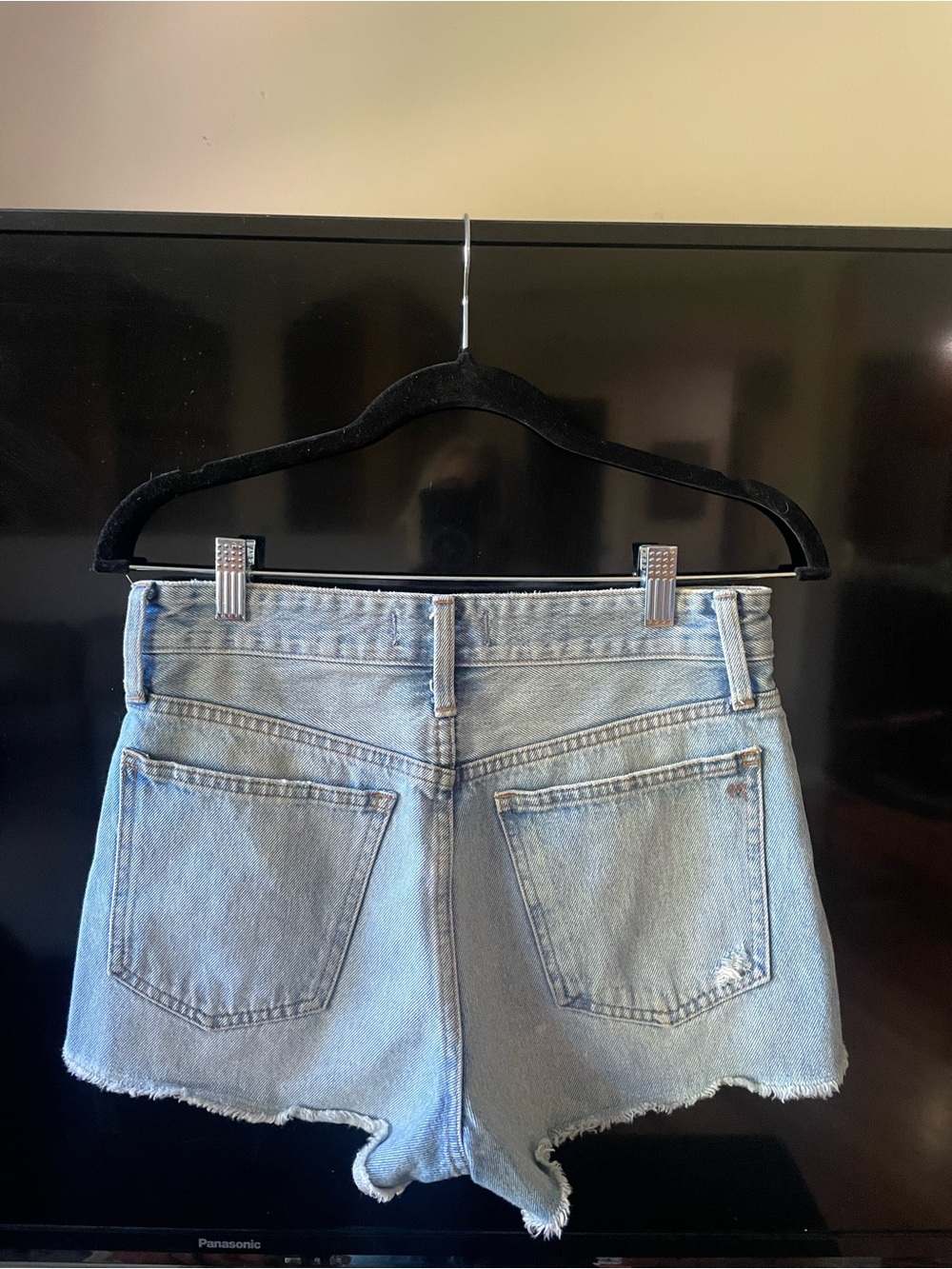 Madewell Relaxed Denim Shorts in Distressed Light Blue Wash, size 24 - Picture 3 of 5